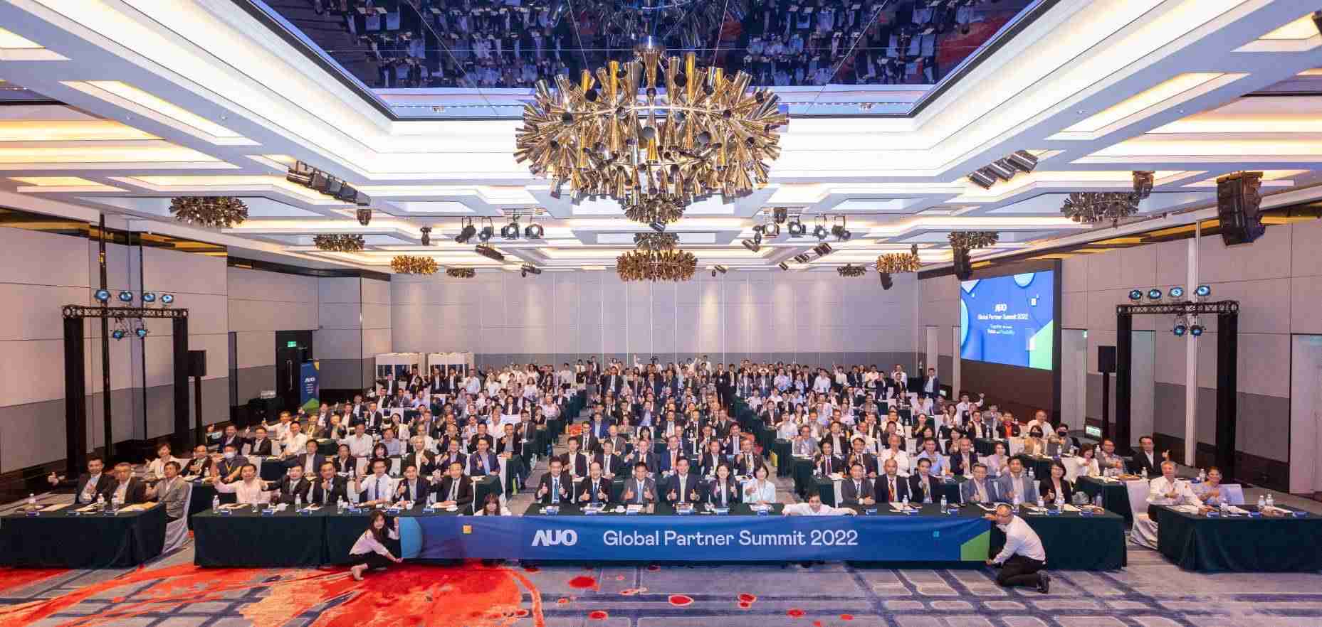 友達推動「安心、、、、創新、、、、用心、、同心、、盡心」五星職旅，，，為菲籍員工打造全方位照護，，首度贏得「人權實踐與發展領袖獎」殊榮