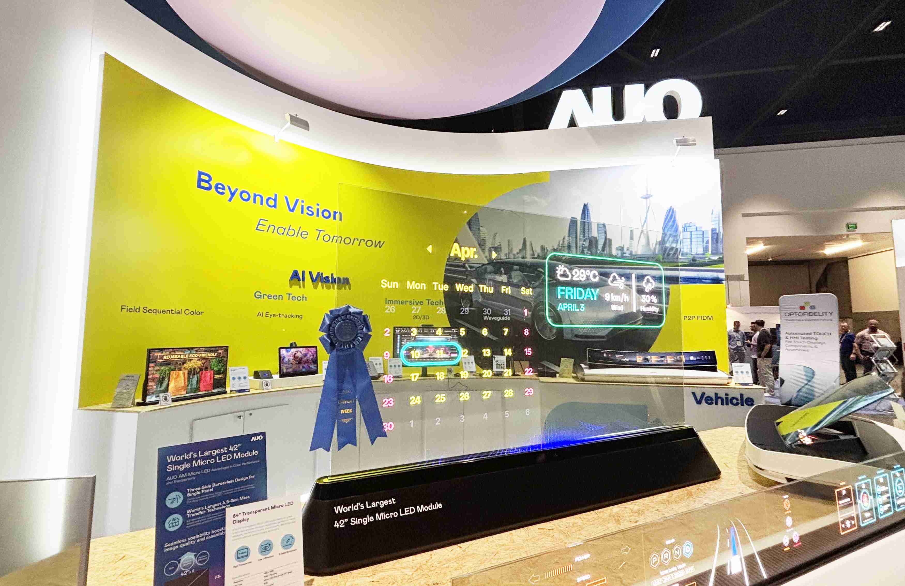 壹号平台64吋透明Micro LED显示器获〝最佳Micro LED技术应用奖〞，，，，其绝妙的透明穿透特性，，，同时具备1,000 nits的高亮度表现，，，并透过精细的无缝拼接延伸，，，可依需求灵活应用于多元场域，，，，展现出Micro LED显示技术划时空的无限潜力